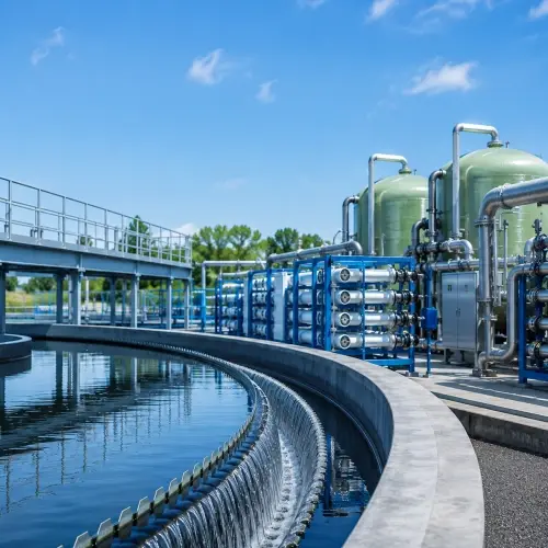 Industrial water treatment filtration system for removing suspended solids
